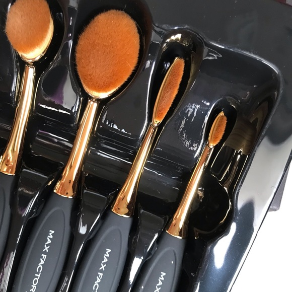 New Max Factor Makeup Brush set on amazing offer!✨ - Picture 7 of 15